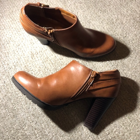 WHITE MOUNTAIN Booties - Picture 3 of 4